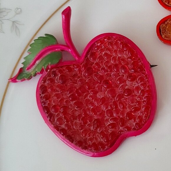 Vtg 40s 50s Set of 3 Forbidden Fruit, Pear, Butterfly, Lava Rock Lucite Brooch - Picture 2 of 6